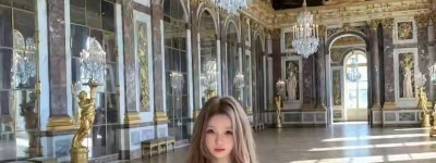 王思聪女友法国度假出圈，双腿细如筷子，真人版芭比漫步巴黎街头