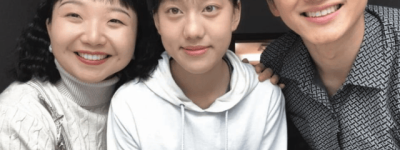 高露女儿庆17岁生日，男友露面190高个一身名牌，俩人恋爱快2年