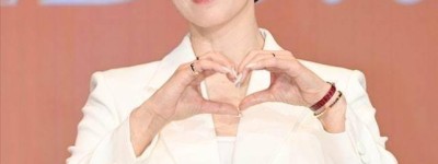 难怪宋慧乔是90%男人心中“初恋女友”，黑长直一出，谁不心动啊