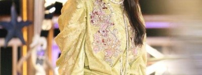 47岁“刘涛”带火了一种春天新穿法：印花衬衫+阔腿裤，洋气减龄