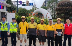 平安产险金华中心支公司：联合交警开展“两司两员”交通安全宣教活动