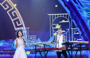 歌手白雪收获音乐依靠与生活伴侣，幸福爱恋小8岁音乐人老公原艺