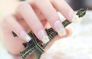 美甲技巧大揭秘：让你的指尖焕发光彩