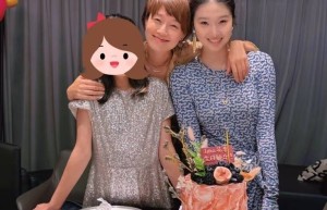 马伊琍俩女儿近照，爱马优雅漂亮长相随爸，妹妹变拽姐身高抢镜