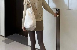 奶茶系穿搭！灰丝+针织开衫，温柔到骨子里，谁穿谁是韩剧女主！