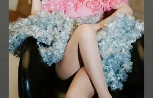 45岁柳岩罕见晒出最新写真，不愧是“性感女神”依然太吸引人