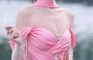 毛晓彤28岁时因为年龄焦虑大哭！十年如何把焦虑熬成勋章