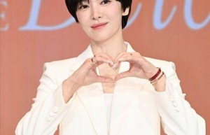 难怪宋慧乔是90%男人心中“初恋女友”，黑长直一出，谁不心动啊