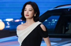 辛芷蕾的穿搭美学：把大女人的飒与柔，穿进骨子里