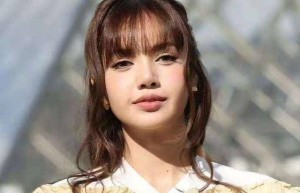 巴黎时装成“照妖镜”！刘亦菲呆滞，王一博脸方，周冬雨面相变了