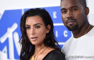 又穿成这样？坎耶妻子再秀大胆造型，还跑到停车场拍清凉大片