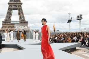 ​敏感肌修护精华天花板对决：2025 年末 7 大热门精华深度测评与避坑攻略