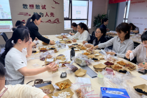 平安产险金华中心支公司开展“感恩母爱 温情同行”母亲节主题活动