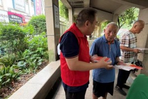 平安产险浦江支公司：贴近群众零距离 广场宣教筑防线