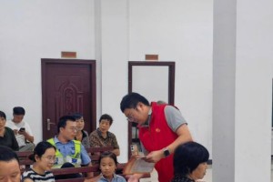 平安产险东阳支公司：金融安全与交通宣传走进何宅村