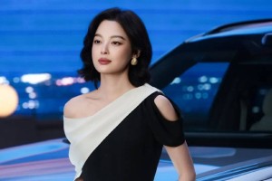 辛芷蕾的穿搭美学：把大女人的飒与柔，穿进骨子里