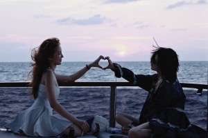 孟佳晒比基尼美照，沈梦辰穿牛仔裤好飒，郁可唯大长腿真抢镜