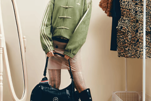 小沈阳闺女化妆一次就要花费2万! 穿新中式上衣拍杂志单眼皮更抢镜