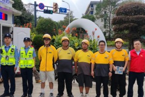 平安产险金华中心支公司：联合交警开展“两司两员”交通安全宣教活动
