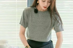 看了“殷桃”的穿搭，我悟了：灰色不配亮色、黑色，才更时髦高级