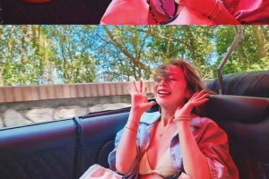 高叶的“向野”穿搭法则学起来，夏日多色搭配也能利落飒爽！